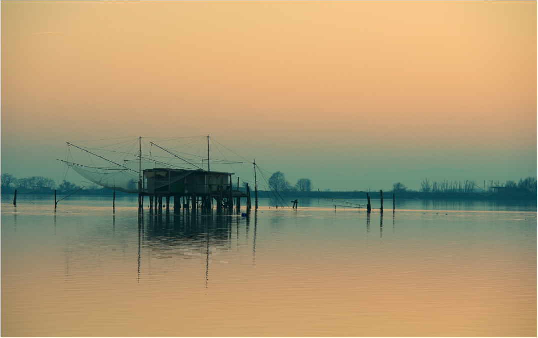 Main image Sunrise over the Lake